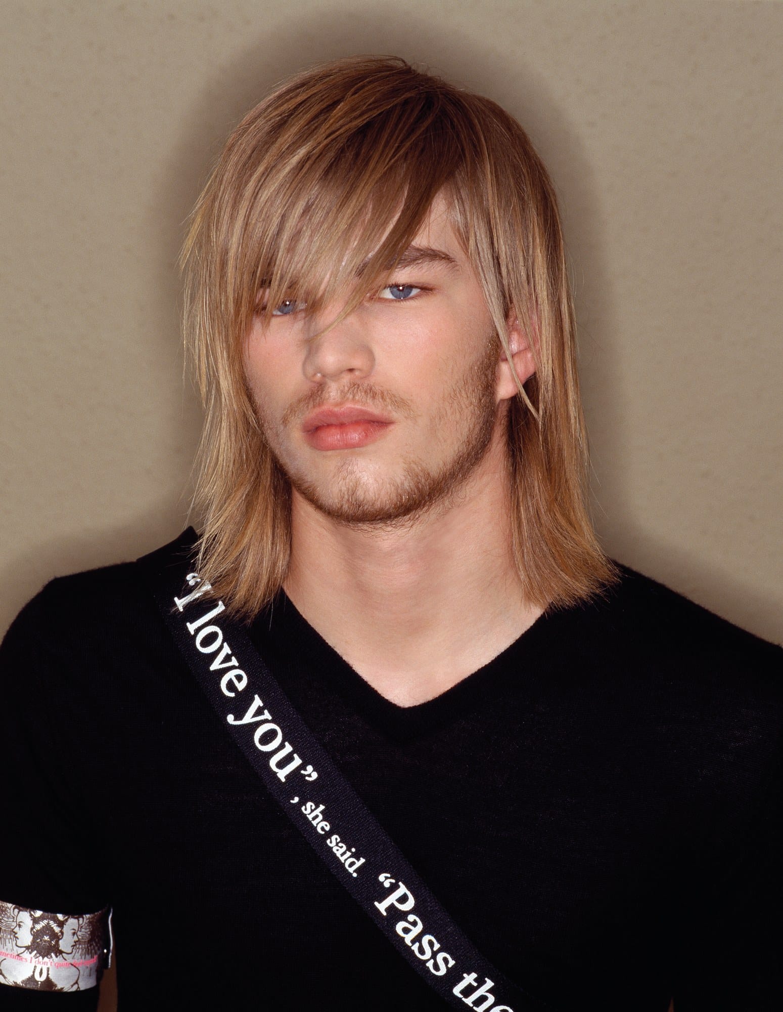 Long shaggy blonde men's layers with a side-swept fringe – Men Collection by Franco Vallelonga