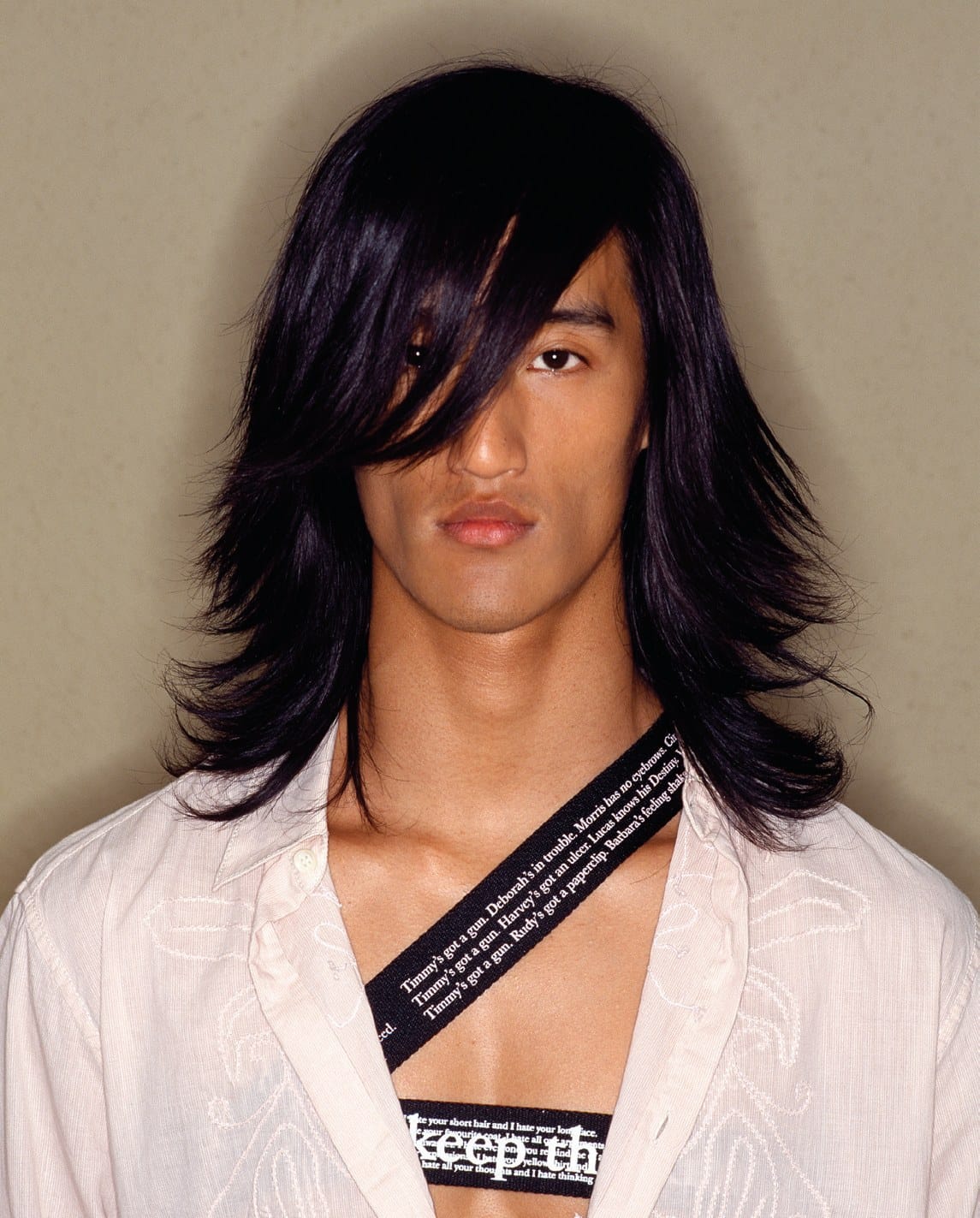 Long glossy black layers with a sweeping side fringe – Men Collection by Franco Vallelonga