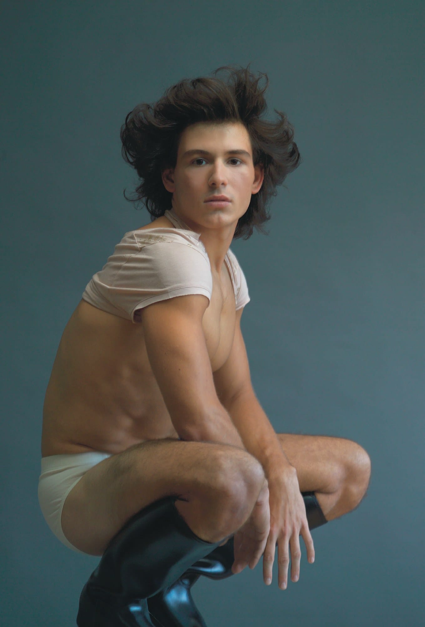 Windblown voluminous men's hair, spontaneous and full of life – Rafal Gaweda hair