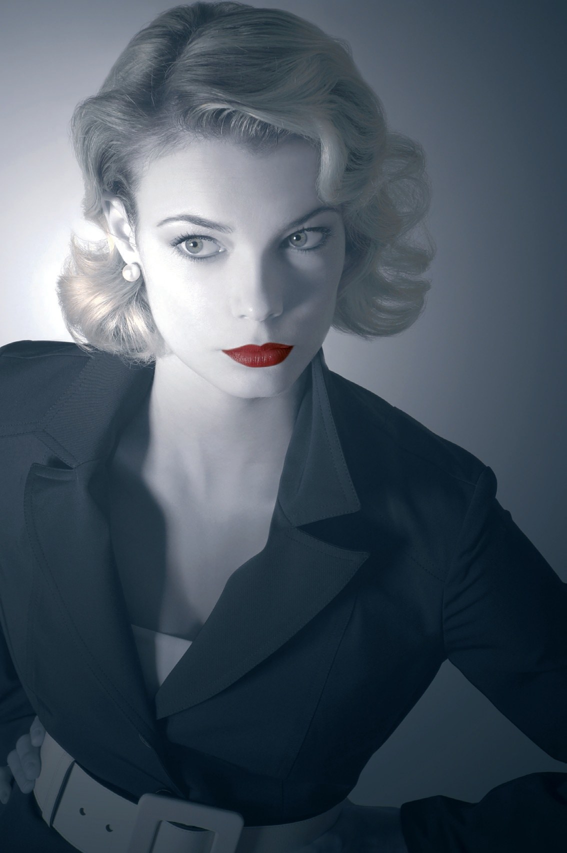 Blonde Hollywood waves with a dark coat – Fall/Winter Collection, Jean Vallon 2008