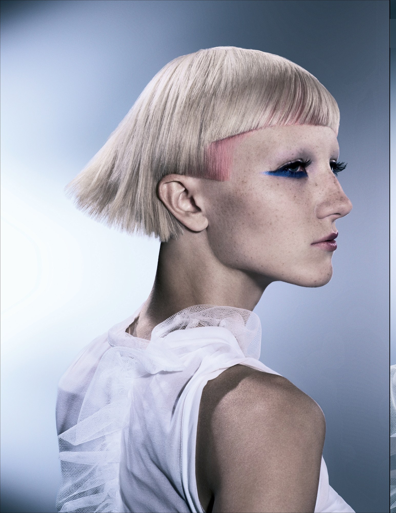 Platinum geometric bob with a short razor-cut fringe, in profile – Geoganic Collection, Sassoon 2008