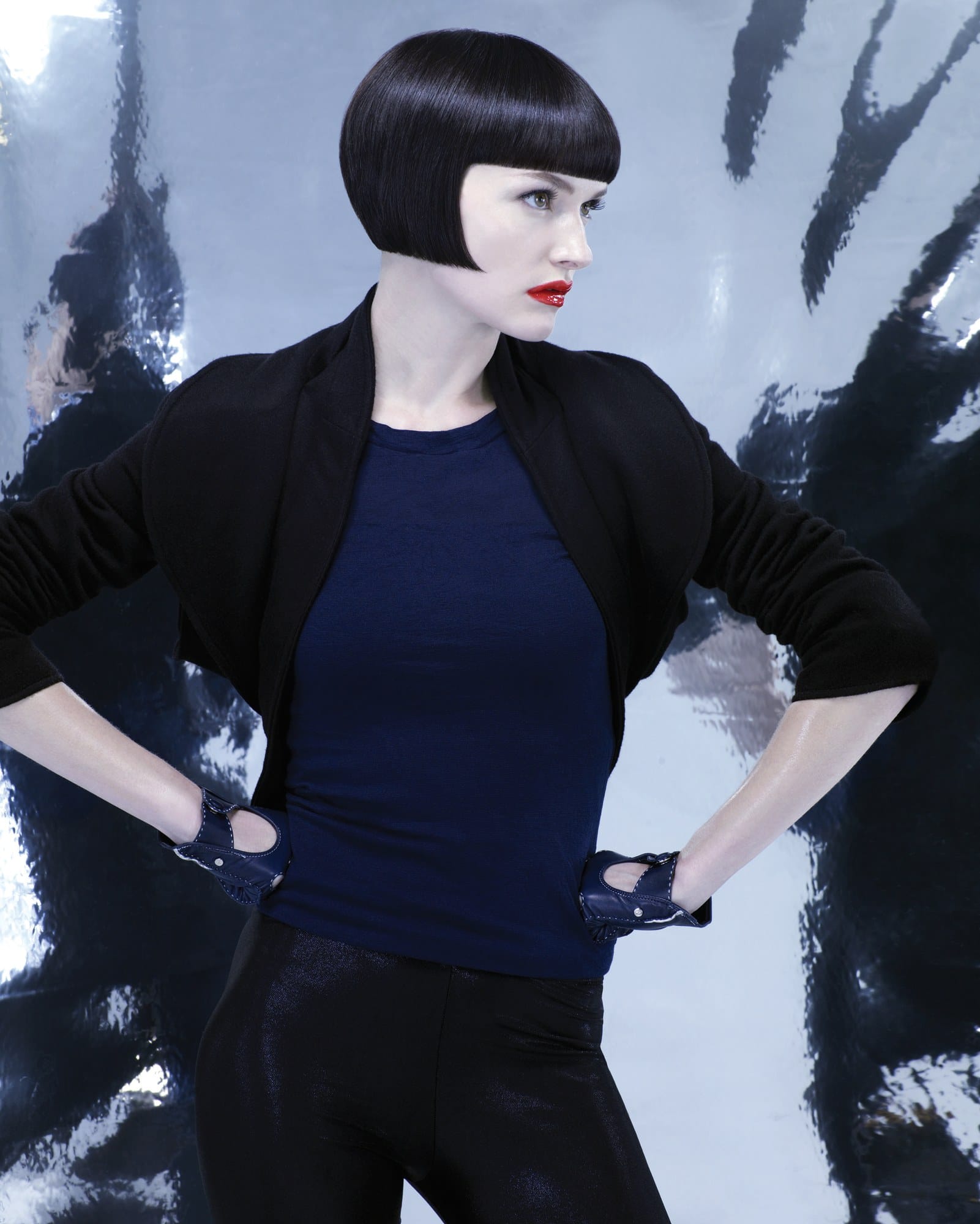 Shaggy layered brunette crop with a long side-swept fringe – Hob Collection 2007, Akin Konizi 2007