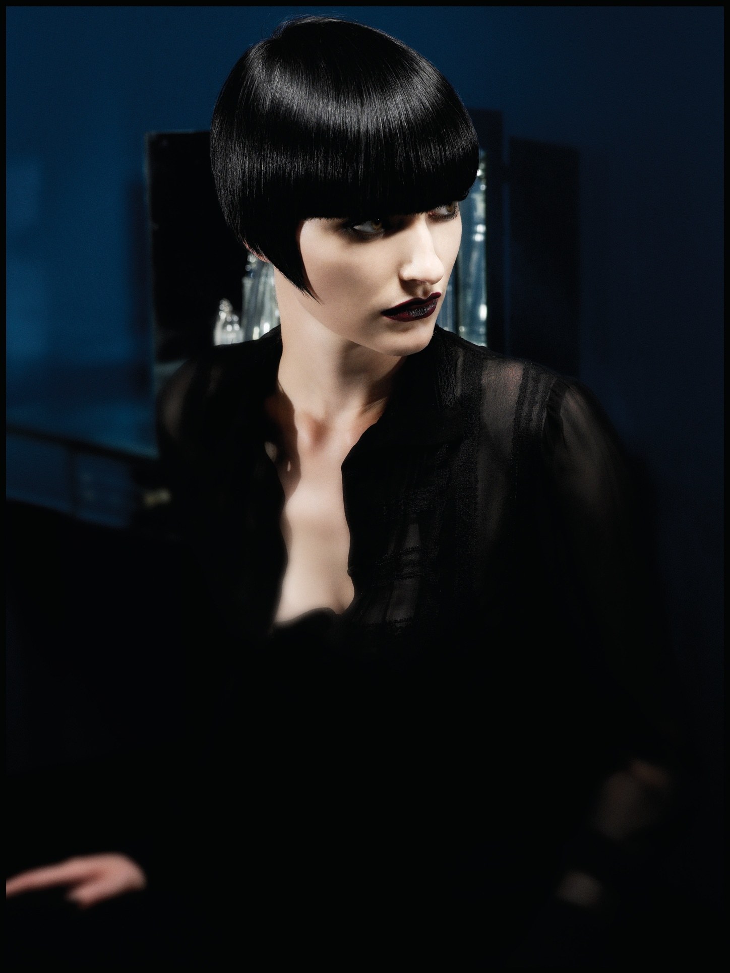 Glossy jet-black bob with a heavy fringe – Hob Salons Collection, Akin Konizi 2008