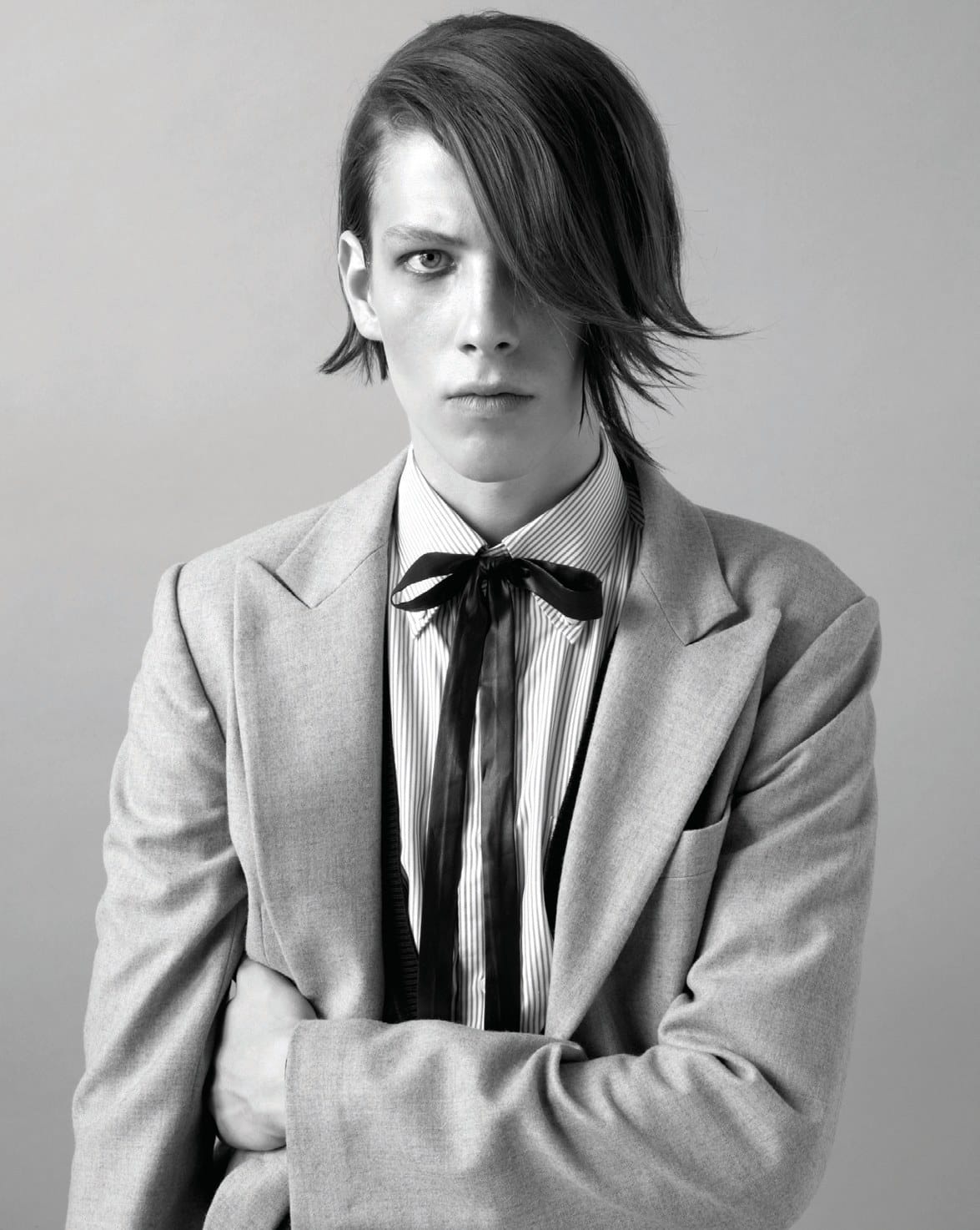 Sleek chin-length men's cut with a long fringe over one eye and a bow-tie collar – Men's Collection, Dean Spearing TONI&GUY 2007