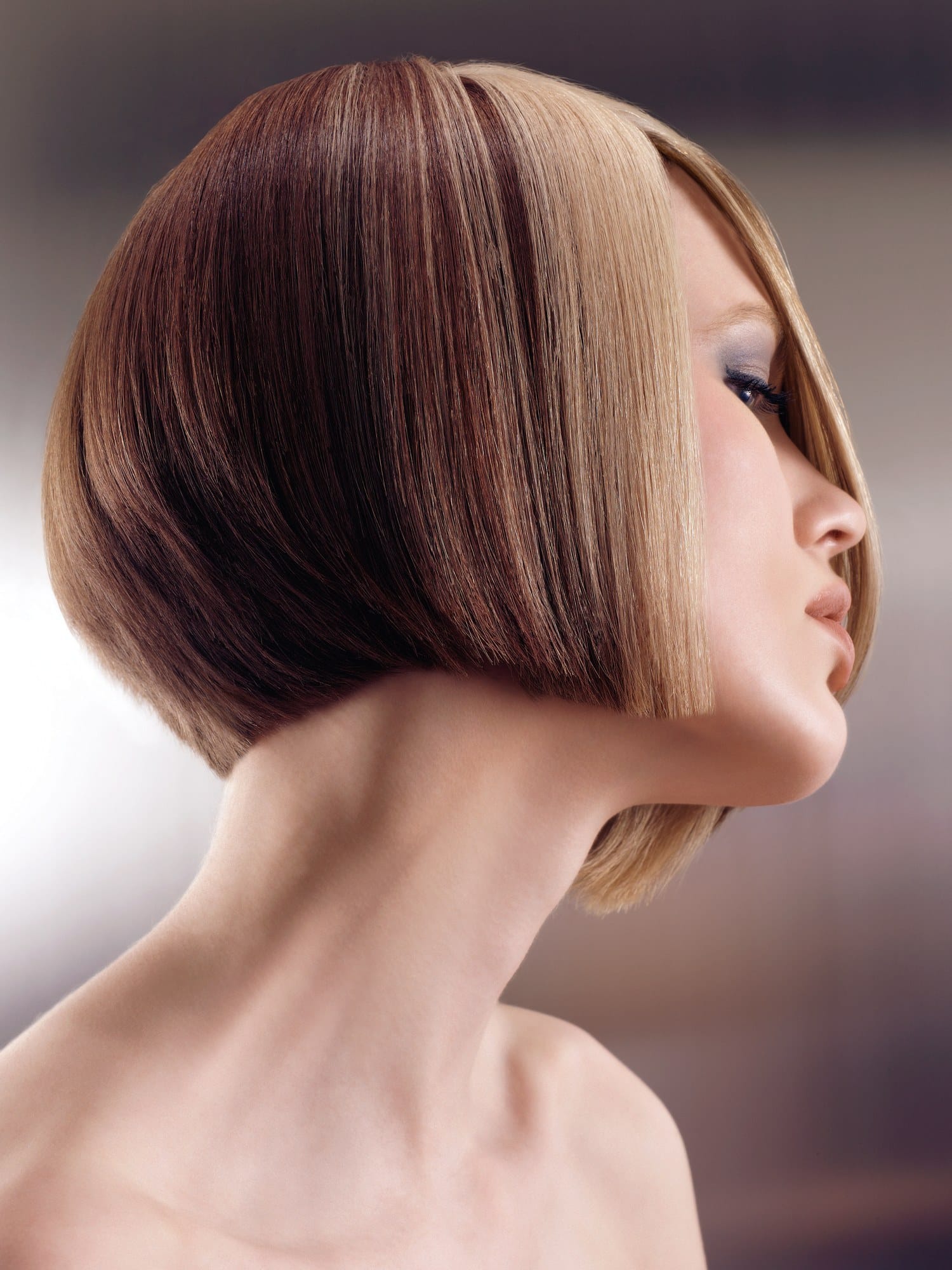 Two-tone caramel and blonde A-line bob, profile view – Toni & Guy Collections, International Artistic Team 2007