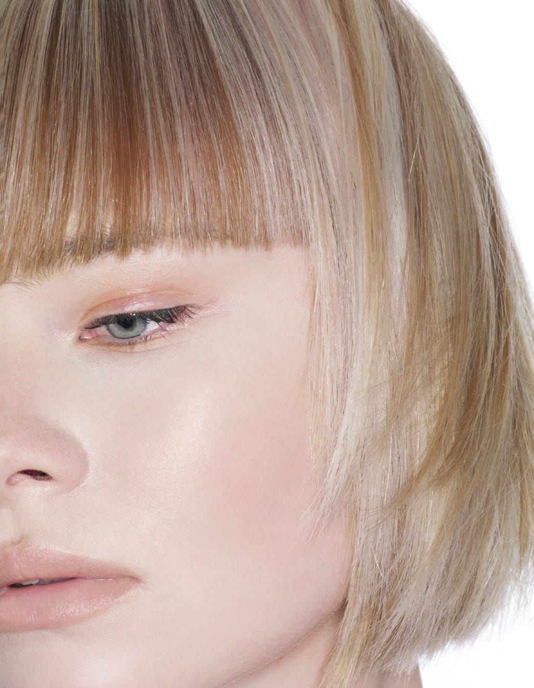 Blunt ash-blonde bob with a heavy straight fringe, side view – Toni & Guy Collections, Jo O'Neill 2007