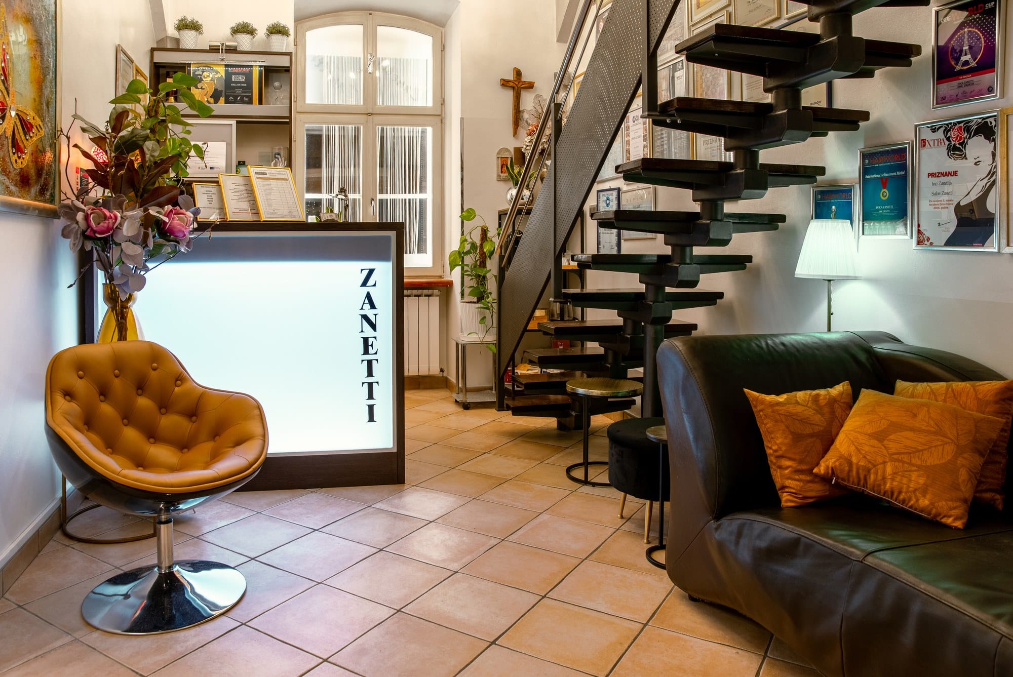 Zanetti salon, Zagreb – reception and staircase