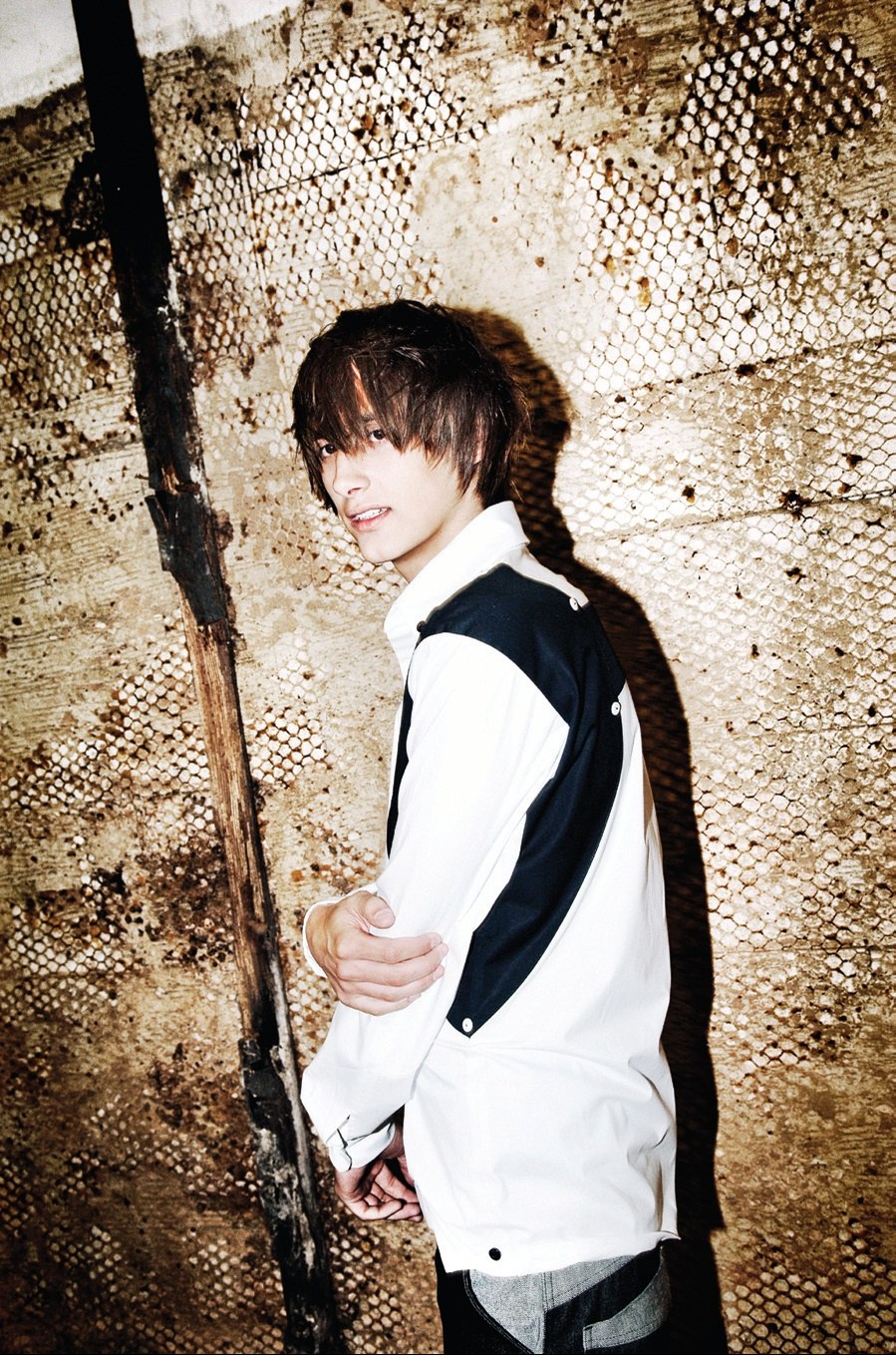 Men's textured brown cut with a long fringe, black and white shirt – Instinctive Collection, TIGI International Creative Team 2008