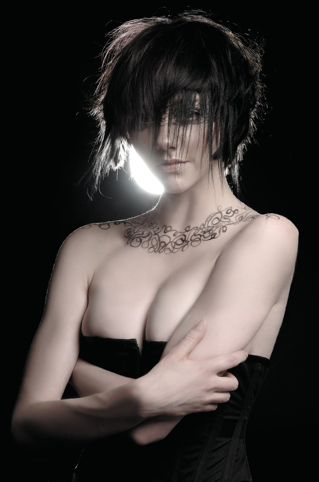 Dark piecey cut with a fringe over the eyes, black corset – Monochrome Collection, Kirsty Emms 2008