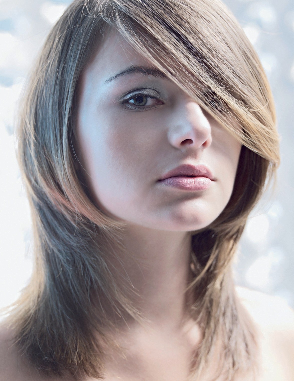 Close-up of a soft layered shape with a sweeping side fringe – Silver Collection, Bergamaschi Team 2008