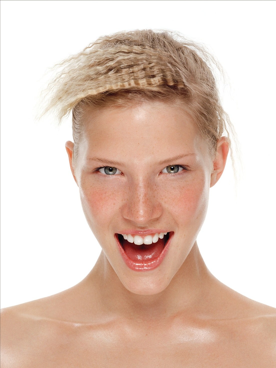 Short blonde cut with a crimped fringe swept to one side – Toni & Guy Collections, Phil Smith 2008
